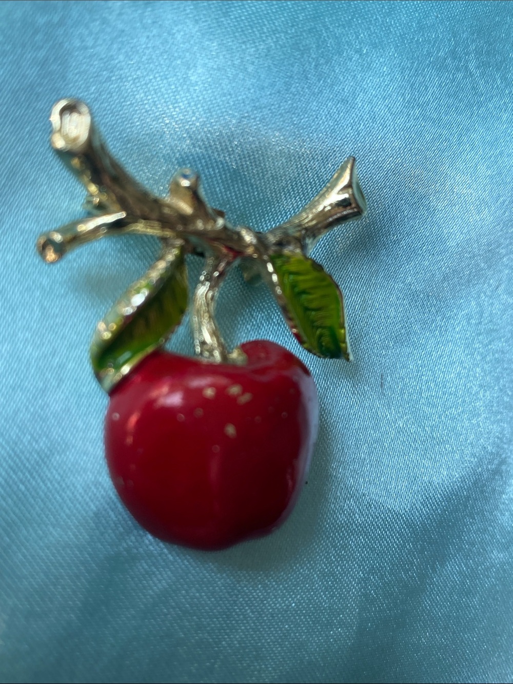 Vintage Signed Gerry’s Red Apple Brooch with Green Enamel Leaves - Picture 2 of 4